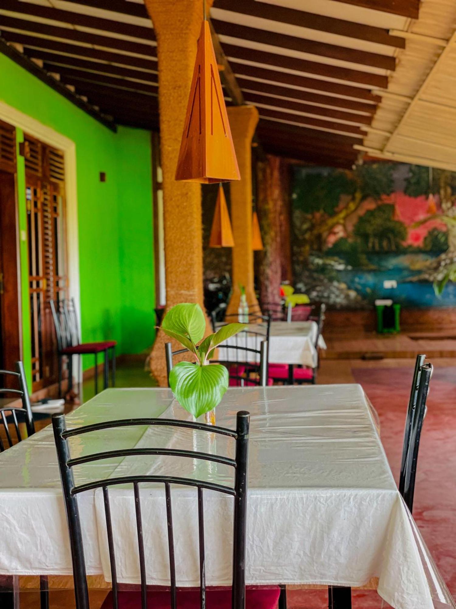 V Cabanas & Yala Safari Place Tissamaharama Luaran gambar